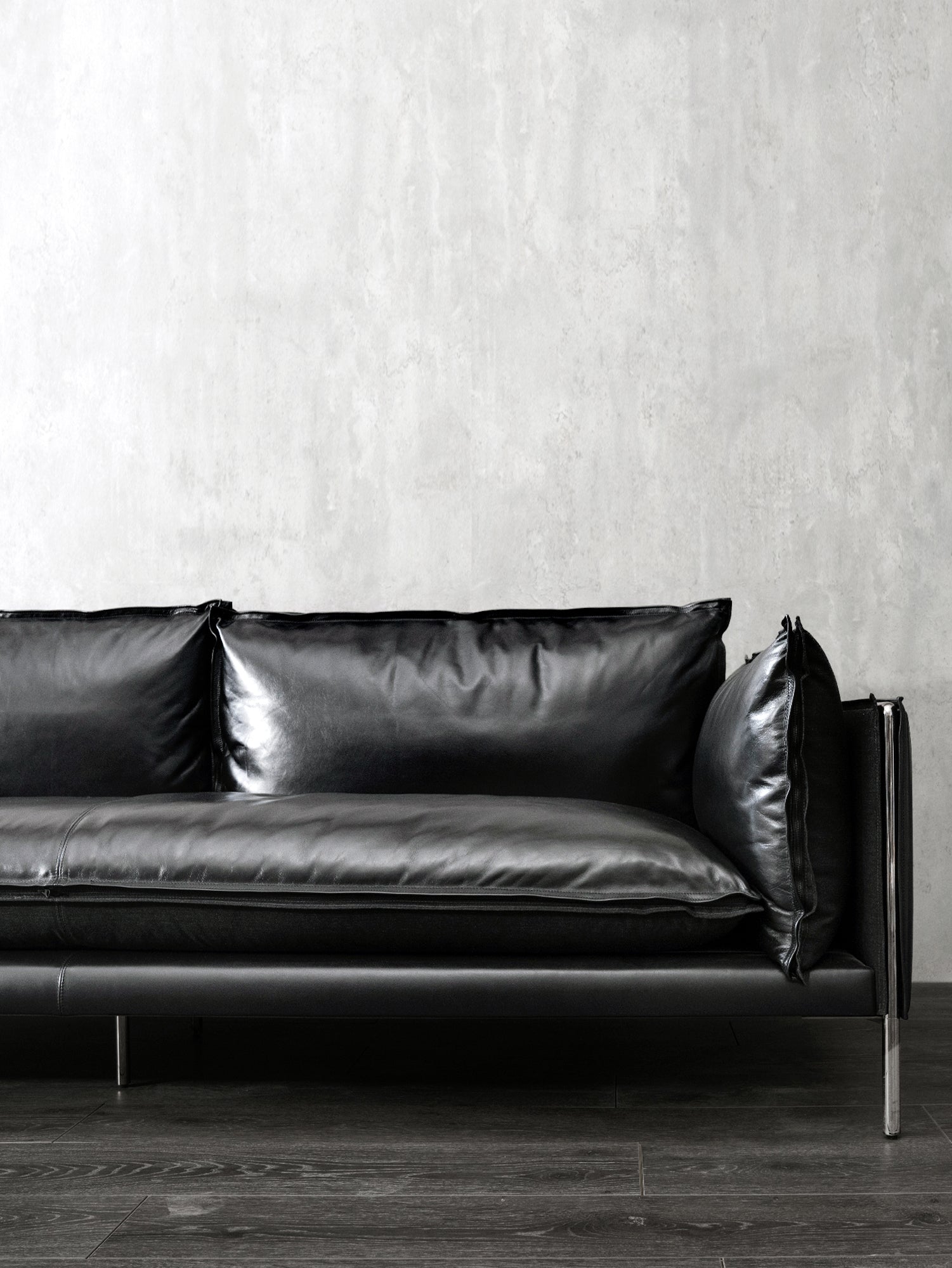 Pin Sofa-Elegant Black Edition