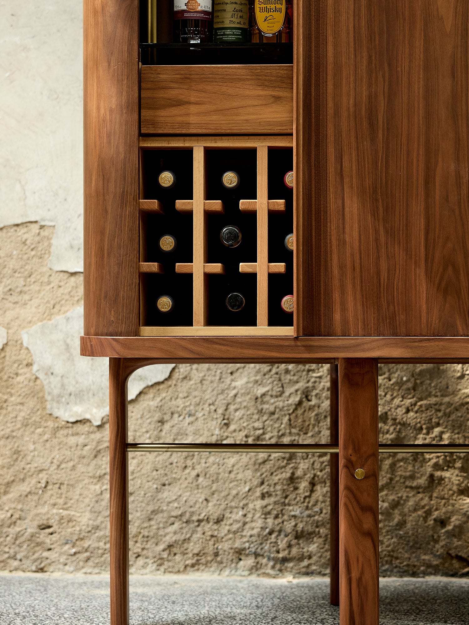 12h Drunk Wine cabinet