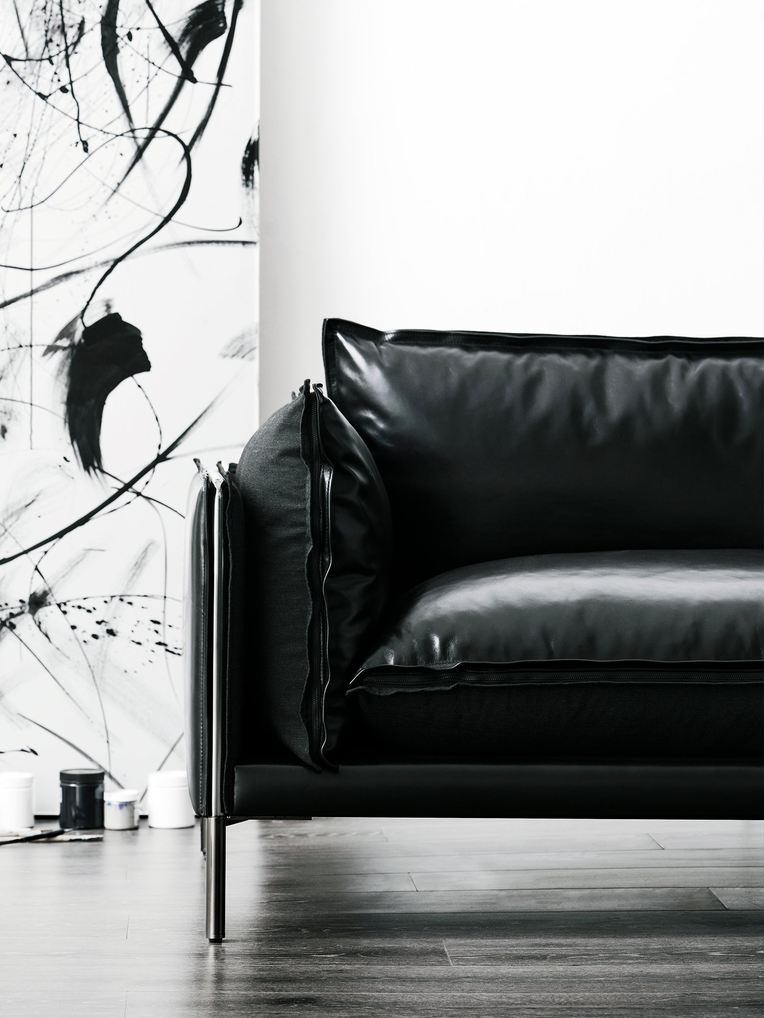 Pin Sofa-Elegant Black Edition